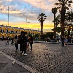 Sonnenuntergang am „Plaza de Armas Arequipa“ 🌅