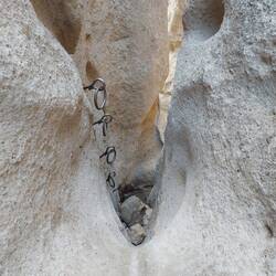 Da fehlen jede Menge Steine.