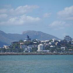 Unser Hotel (mit Auspuff) / Our hotel (with exhaust)