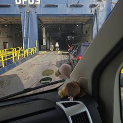 Hier geht's rein, den Radfahrern hinterher.