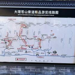 Mit der 5555 m langen Ximatan Seilbahn (Mitte) geht's auf den Gipfel