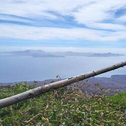 Unter uns liegt die Insel São Vicente.