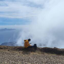 Jan bucht unsere Unterkunft für die nächsten zwei Tage.