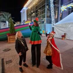 Links Moni, der kleine Wicht