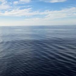 ... noch ist das Meer ruhig ...