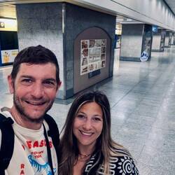 Ke Mönsche ar Metrostation 🤭