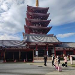fünfstöckige Pagode (Gojū-no-tō) des Sensō-ji Tempels in Asakusa