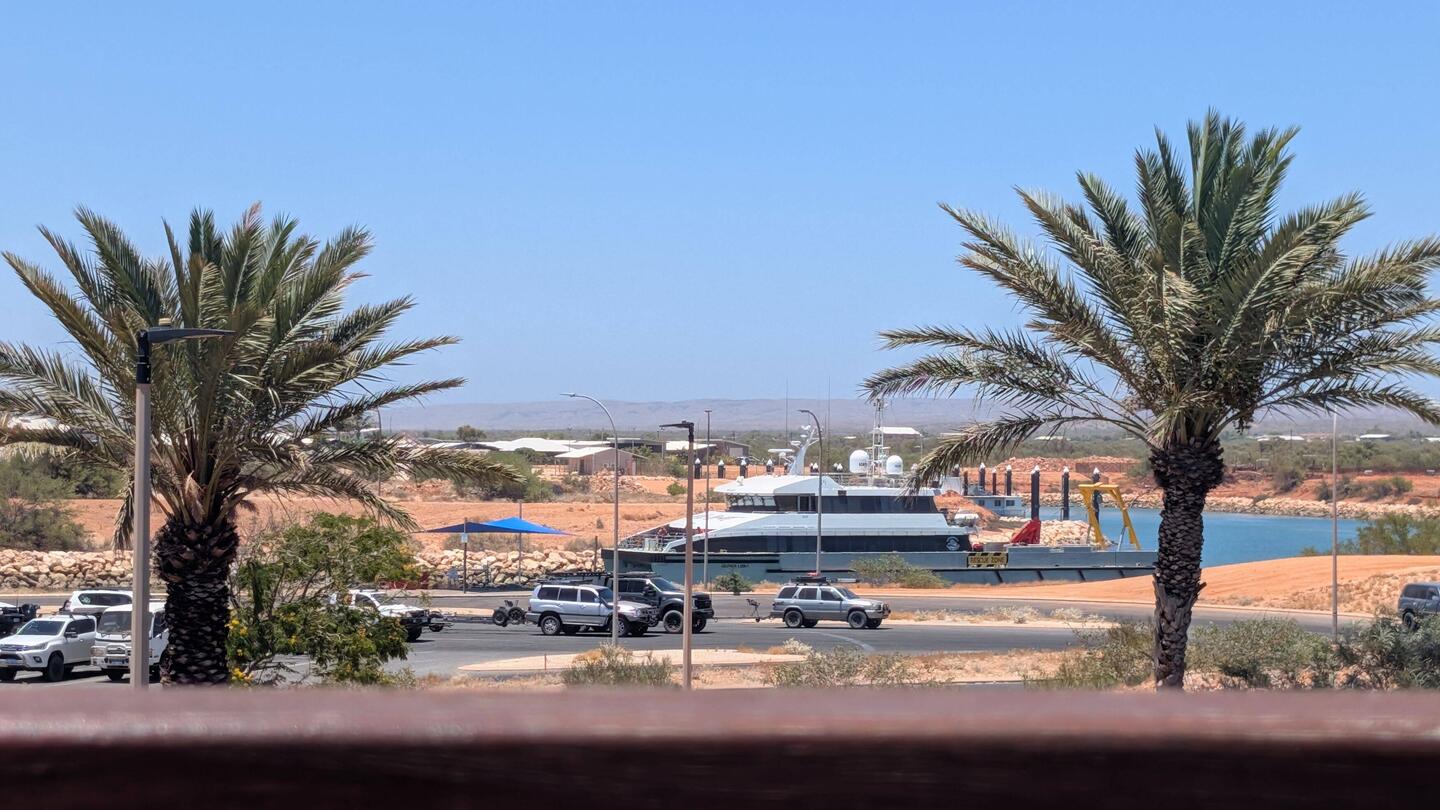 Vom Balkon Blick auf den Yachthafen