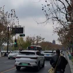 Auf dem Weg um den West Lake