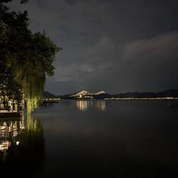 West Lake bei Nacht