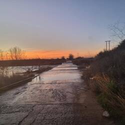 Etwas viel Wasser auf unserer Strasse, oder etwas viel Strasse unter dem Wasser?