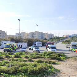 Sieben Rettungsfahrzeuge