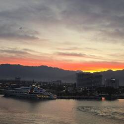 Einfahrt kurz vor Sonnenaufgang