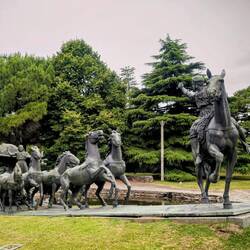 El Monumente la Diligencia (Postkutsche) An dieser Stelle war früher ein großer Wasserspeicher.