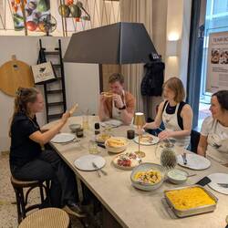 Good food: moussaka, fava, dakos, ... 🤤