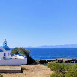 Cute orthodox churches (often with a blue roof) ⛪