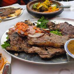 1kg gegrillte Rindersteaks waren verlockend, aber den großen Rest mussten wir einpacken lassen.