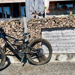 Auf der Auta Chia d'Amont gibt es was Feines zu essen.