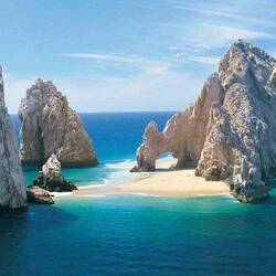 So sieht es bei Ebbe aus, da kann man sogar hindurch gehen