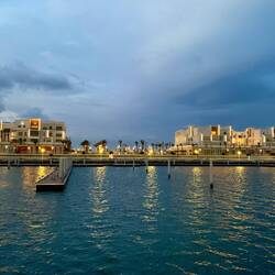 Der Hafen ist noch im Ausbau. Bald können hier Superjachten einlaufen