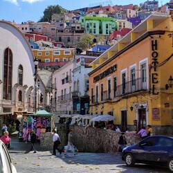 Buntes Straßentreiben ...