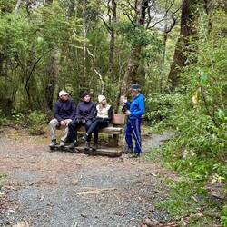Der Lehrer mit seinen Schülern 😀