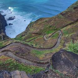 Serpentinen gibt es wieder reichlich.