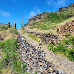 Es gibt noch einige Ruinen in diesem tollen Tal.