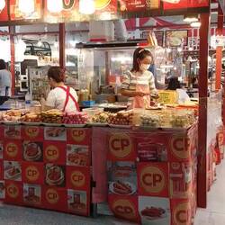 Essensmarkt im Lichthof