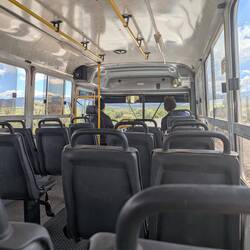 Im Bus in den Dinopark