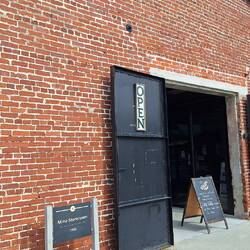 Das " neue" Munitionsdepot von 1900. Heute ein Depot für Coca Cola und Snacks.