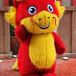 Hallooooo. Ob er aufstehen kann wenn ich ihn umschmeiße????