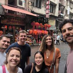 Unsere Truppe aus Frankreich, Rumänien, Österreich und Philippinen.