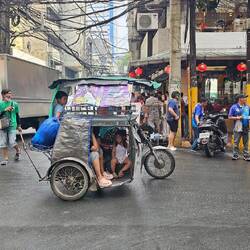 Erinnern mich an einen Film. Weiß aber nicht mehr welchen.
