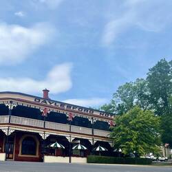 Lunch at the upmarket Daylesford Hotel