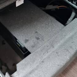 Schon etwas staubig unter den Sitzen