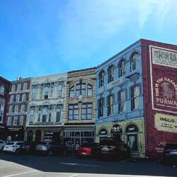 Peinture murale située sur le mur arrière du Riverside Market