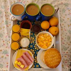 Frühstück am Bett, Luxusurlaub für mich im Vergleich zu den letzten 3 Monaten