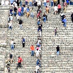 Moni auf dem ersten Absatz der Mondpyramide 🌙 🤩👌
