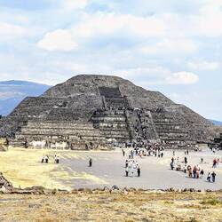 Die zweitgrößte, die Mondpyramide