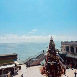 Weihnachtliche Stimmung an der „Larcomar Mall“ 🎅🏻🎄