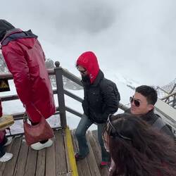 Weiter zu Fuß bis zur obersten Plattform