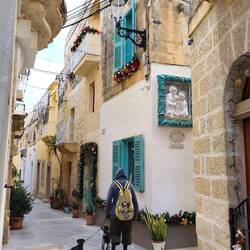 Unterwegs in abgelegenen Gassen