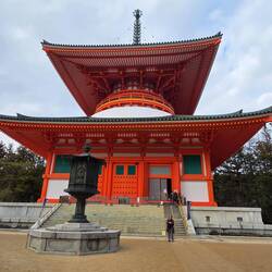 Great Pagoda, Lynette for scale