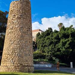 Ein Turm an der Burg. Habe es nur fotografiert, da der Himmel gerade teilweise blau war