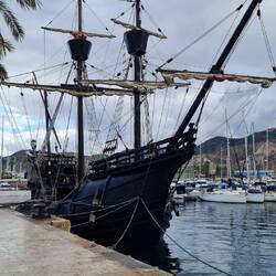 Altes Segelschiff für Touristen