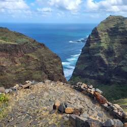 In der Ferne ist das kleine Dorf Cruzinha zu sehen.