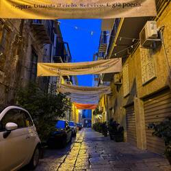 Atme. Guck in den Himmel. Du lebst. (Das ist schon Poesie)