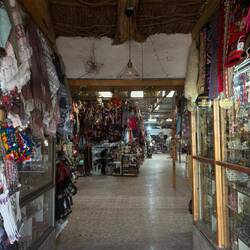 Shopping ist überall möglich, Elena hat uns überall durchgeschleift...