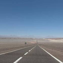 Fahrt durch die Wüste Richtung Mondlandschaft